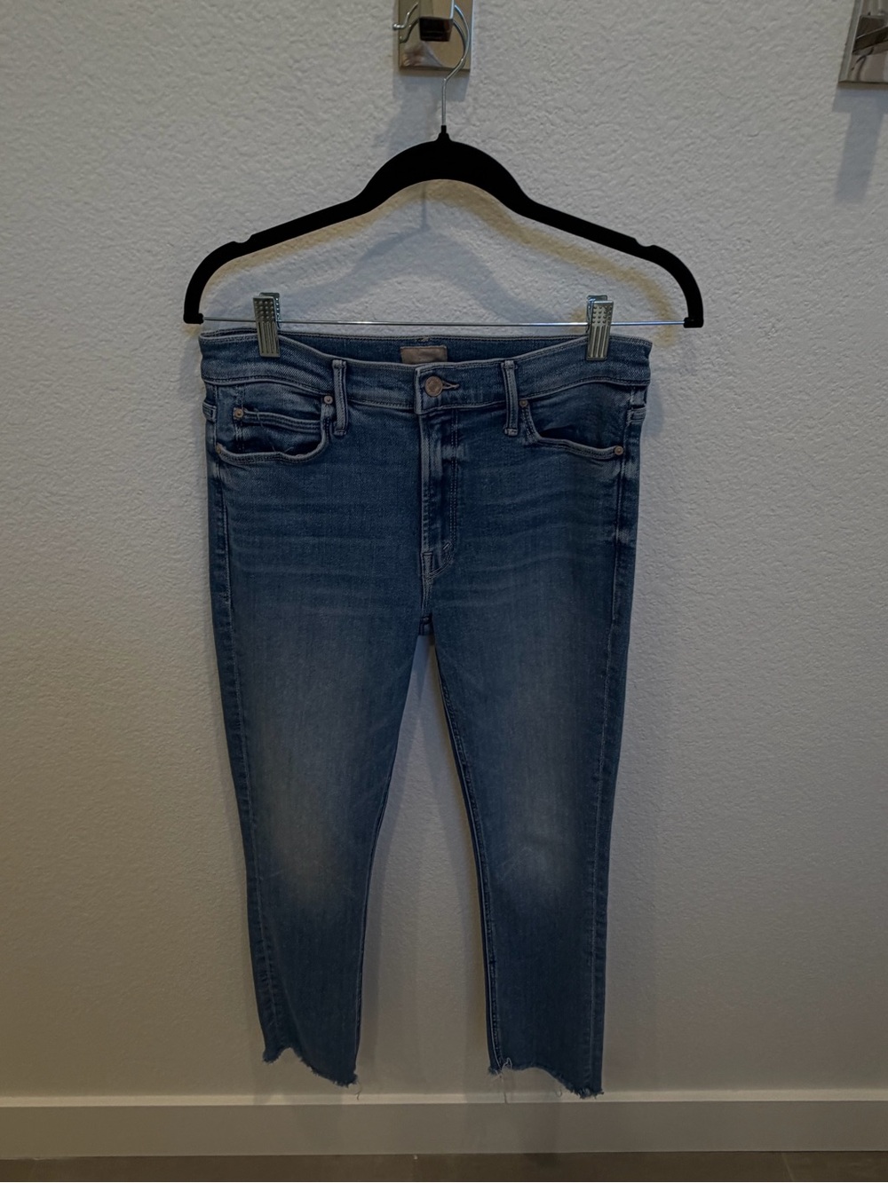 MOTHER Ankle Crop Jeans in Faded Blue
